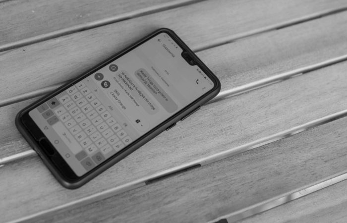 DKDetektywBlog-2 Przesłanki wskazujące na zdradę partnera telefon smsy z kochanką